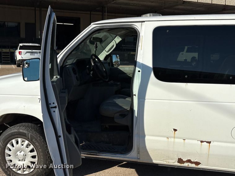image for item EA7485 2013 Ford E350 XL Super Duty van