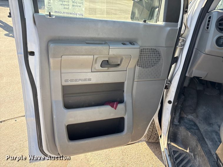 image for item EA7485 2013 Ford E350 XL Super Duty van