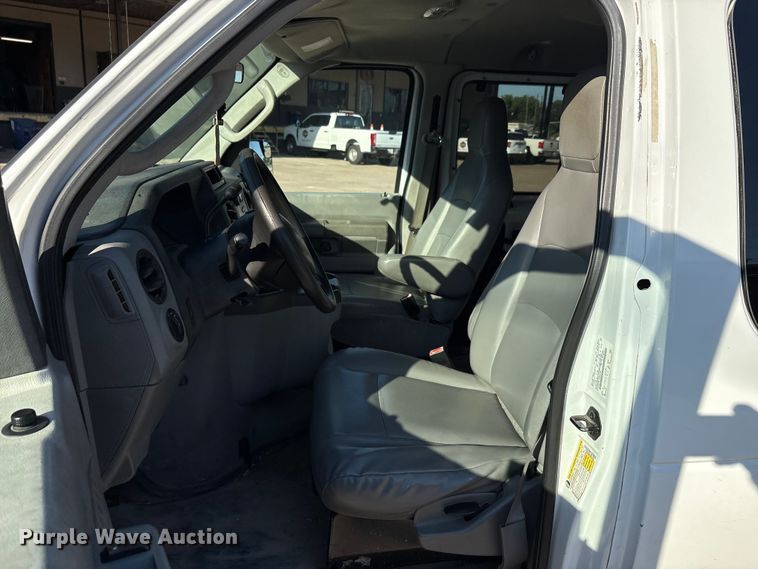 image for item EA7485 2013 Ford E350 XL Super Duty van