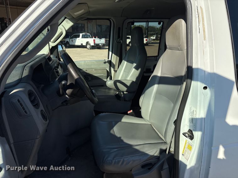 image for item EA7485 2013 Ford E350 XL Super Duty van