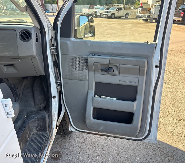 image for item EA7485 2013 Ford E350 XL Super Duty van