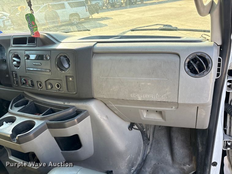 image for item EA7485 2013 Ford E350 XL Super Duty van