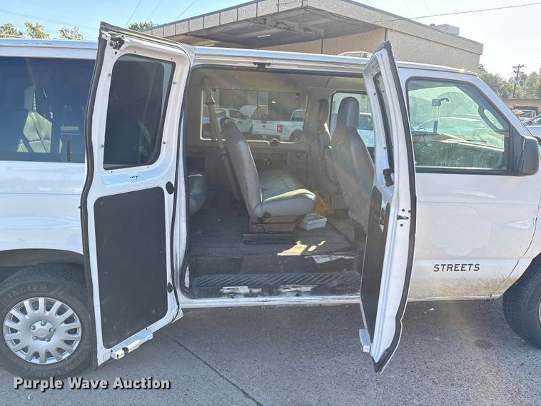 image for item EA7485 2013 Ford E350 XL Super Duty van