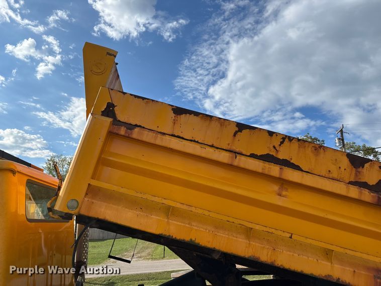 image for item ED2281 1996 International 4900 dump truck