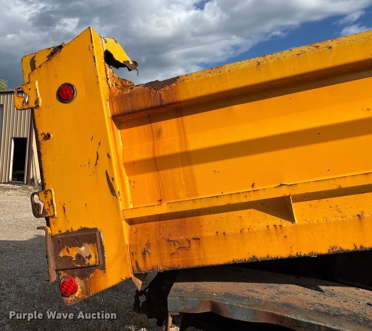 image for item ED2281 1996 International 4900 dump truck