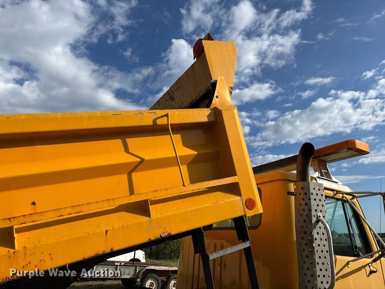 image for item ED2281 1996 International 4900 dump truck