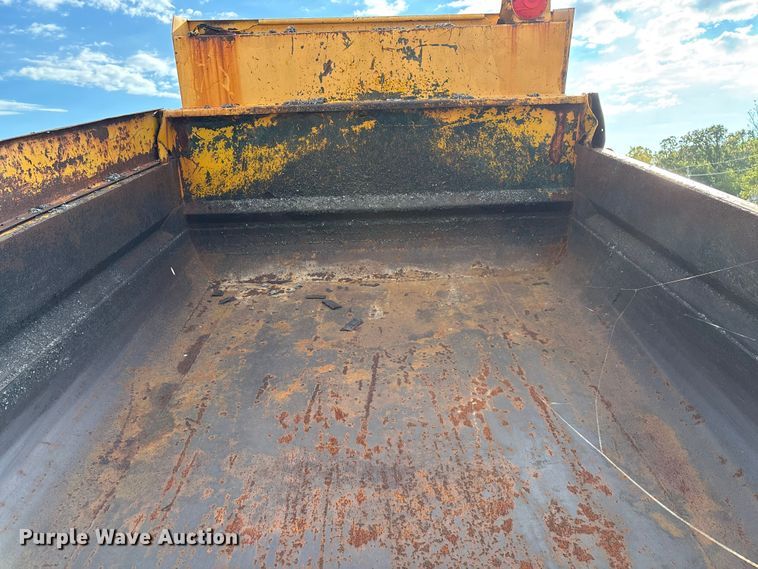 image for item ED2281 1996 International 4900 dump truck