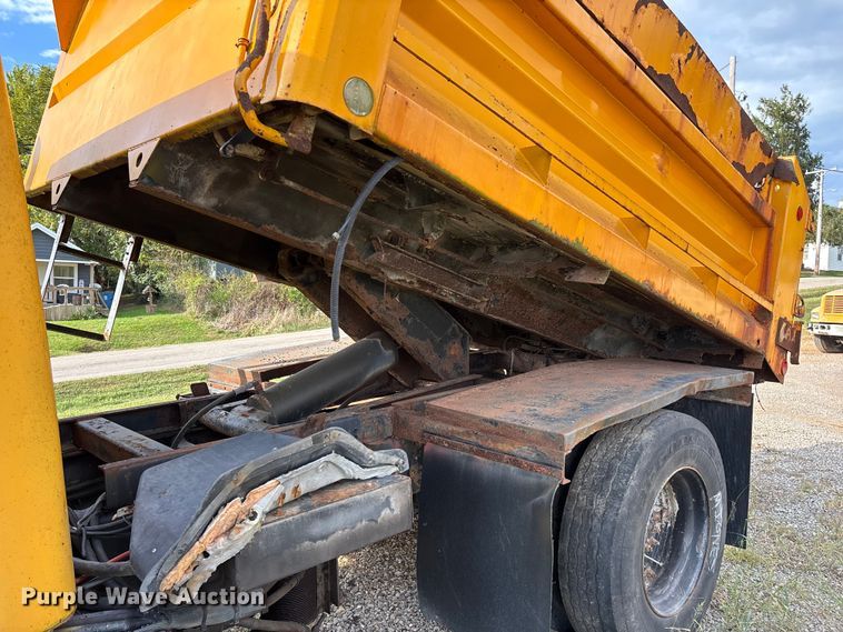 image for item ED2281 1996 International 4900 dump truck