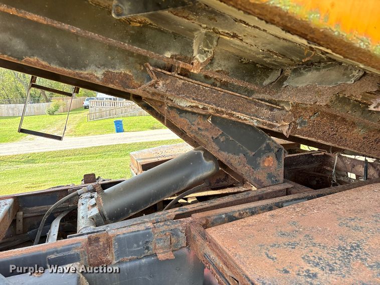 image for item ED2281 1996 International 4900 dump truck