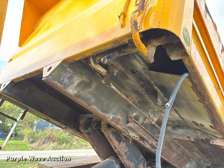 image for item ED2281 1996 International 4900 dump truck