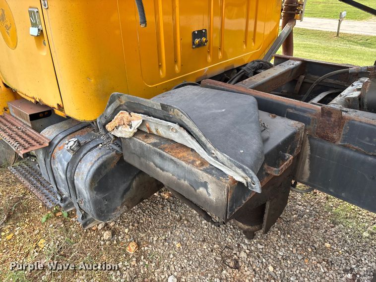 image for item ED2281 1996 International 4900 dump truck