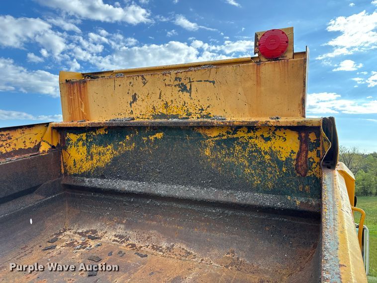 image for item ED2281 1996 International 4900 dump truck