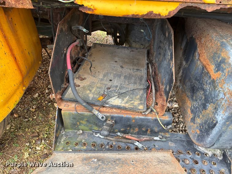 image for item ED2281 1996 International 4900 dump truck