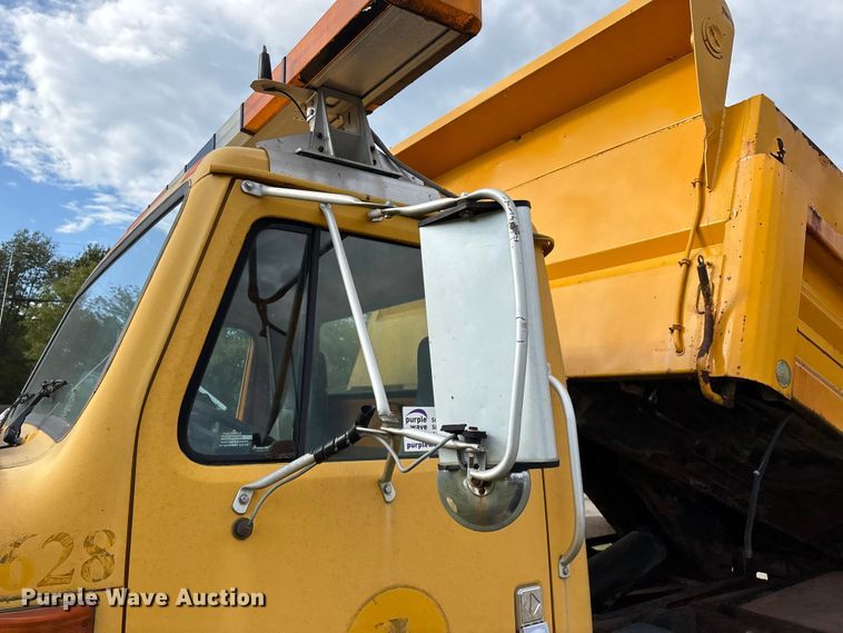 image for item ED2281 1996 International 4900 dump truck