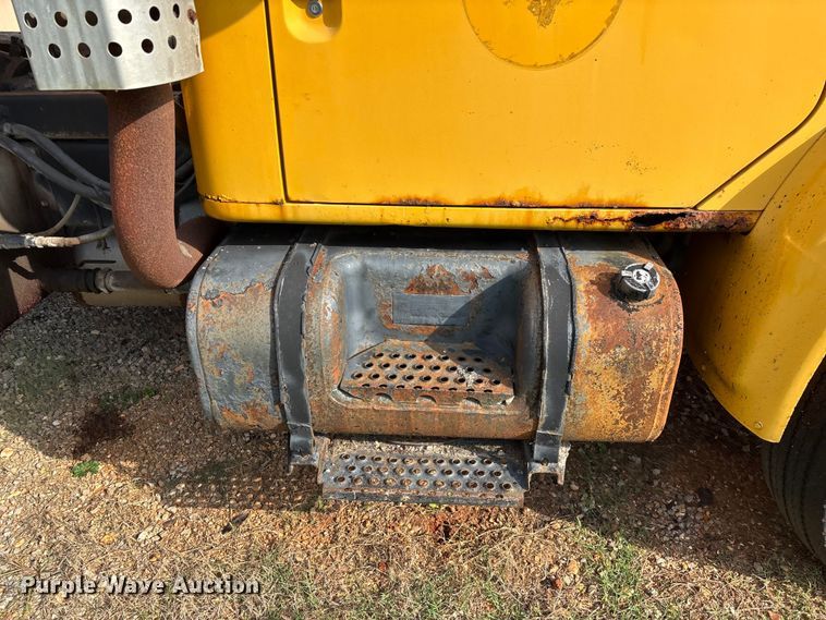 image for item ED2281 1996 International 4900 dump truck