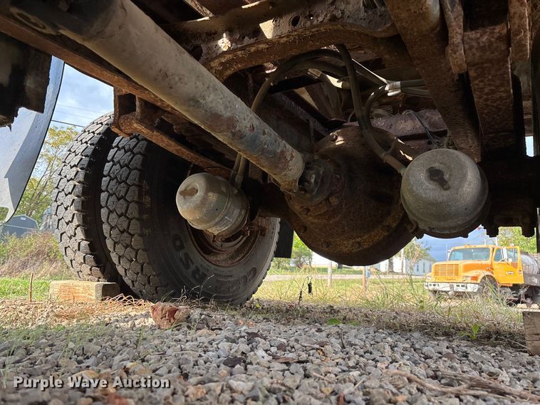 image for item ED2281 1996 International 4900 dump truck
