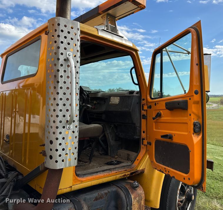 image for item ED2281 1996 International 4900 dump truck