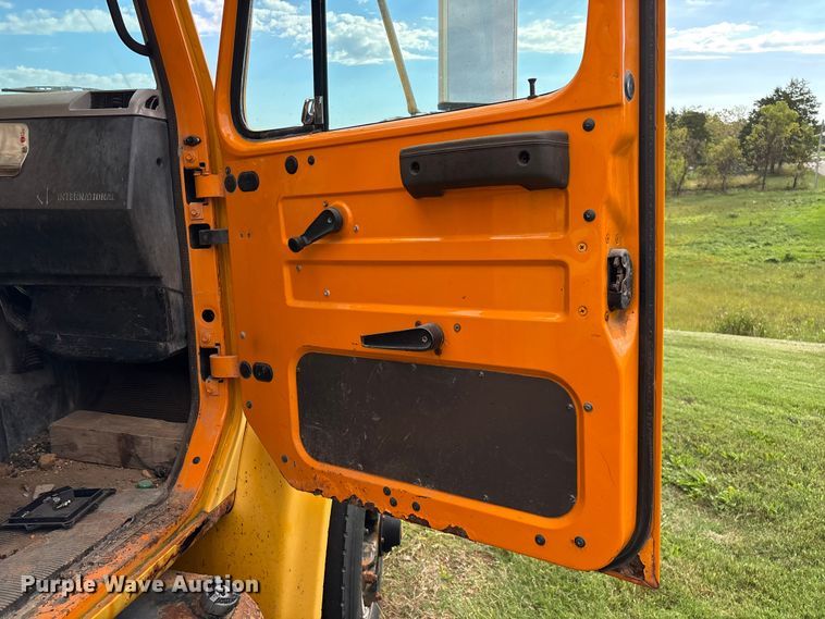 image for item ED2281 1996 International 4900 dump truck