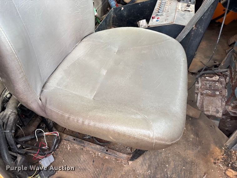 image for item ED2281 1996 International 4900 dump truck