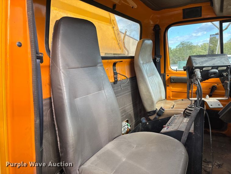 image for item ED2281 1996 International 4900 dump truck