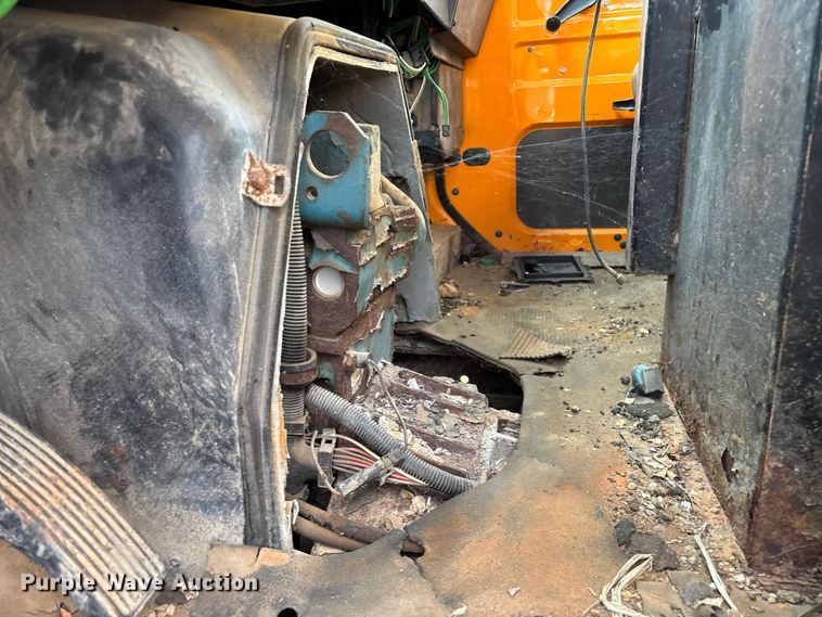 image for item ED2281 1996 International 4900 dump truck