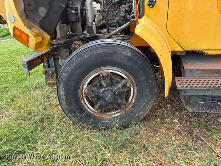 image for item ED2281 1996 International 4900 dump truck