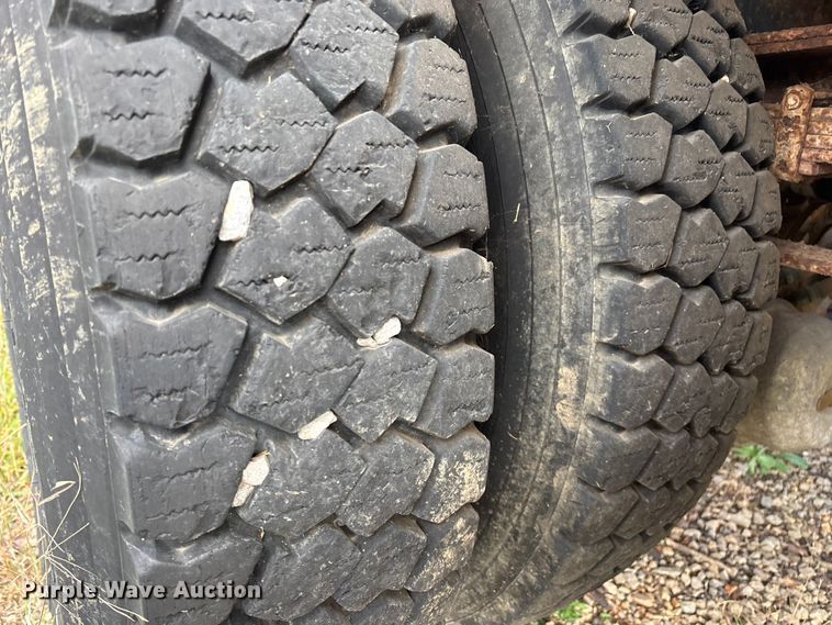 image for item ED2281 1996 International 4900 dump truck