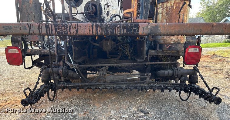 image for item ED2282 1990 International 4900 oil distributor truck