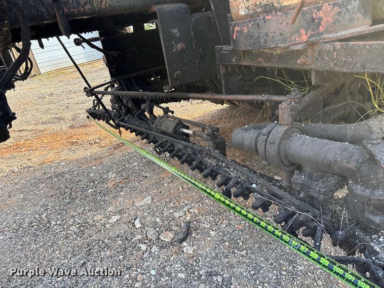 image for item ED2282 1990 International 4900 oil distributor truck