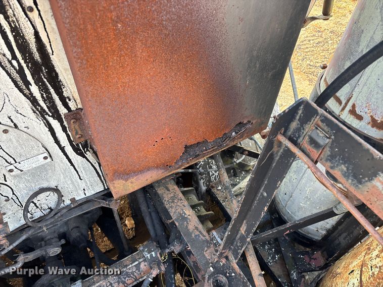 image for item ED2282 1990 International 4900 oil distributor truck