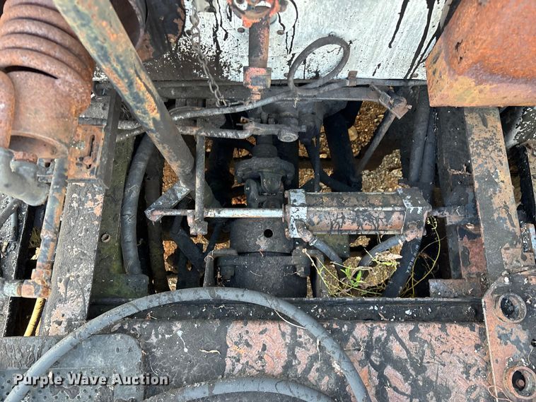 image for item ED2282 1990 International 4900 oil distributor truck