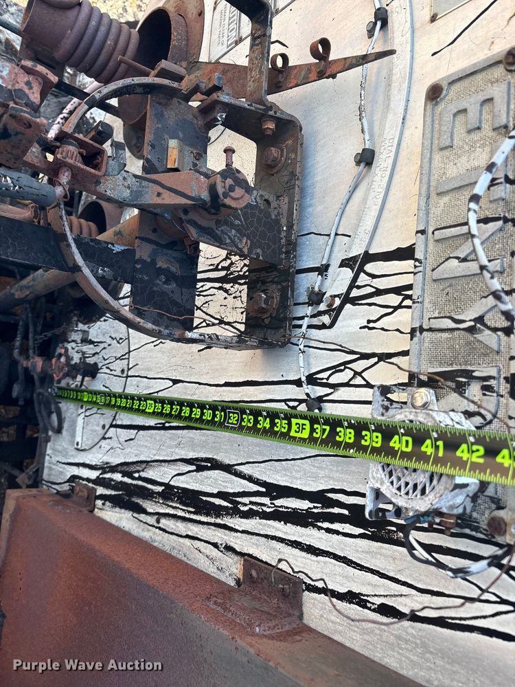 image for item ED2282 1990 International 4900 oil distributor truck