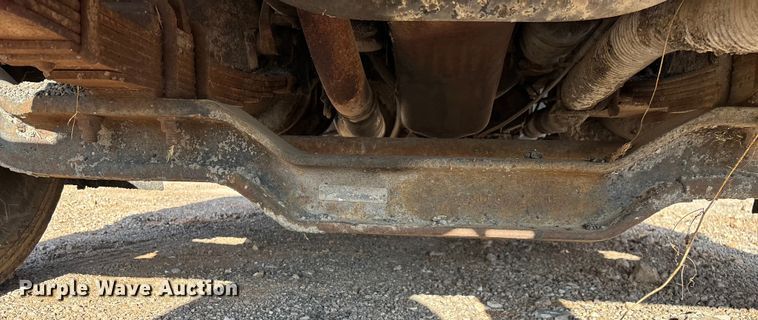 image for item ED2282 1990 International 4900 oil distributor truck