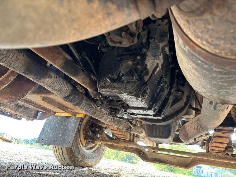 image for item ED2282 1990 International 4900 oil distributor truck