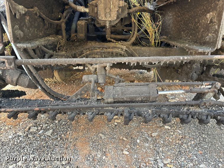 image for item ED2282 1990 International 4900 oil distributor truck