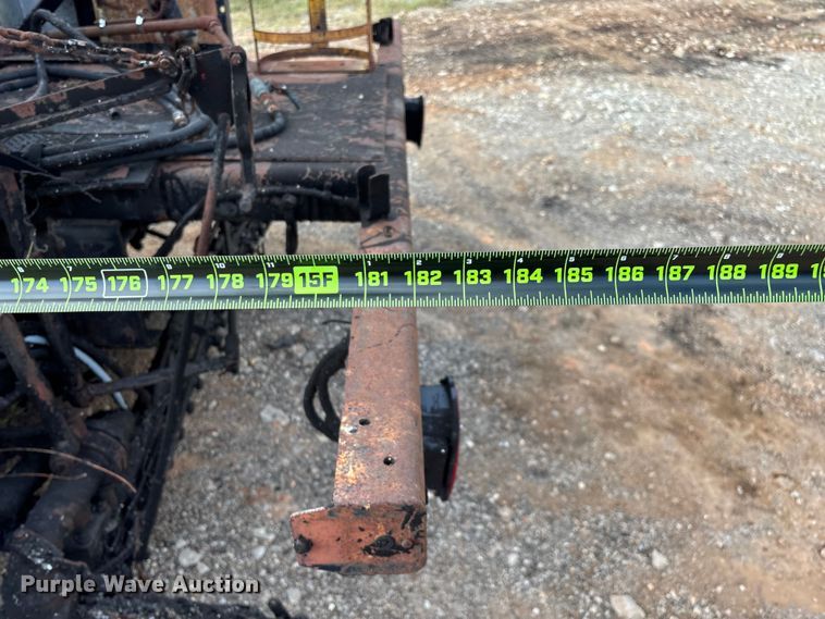 image for item ED2282 1990 International 4900 oil distributor truck