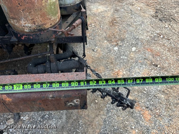 image for item ED2282 1990 International 4900 oil distributor truck