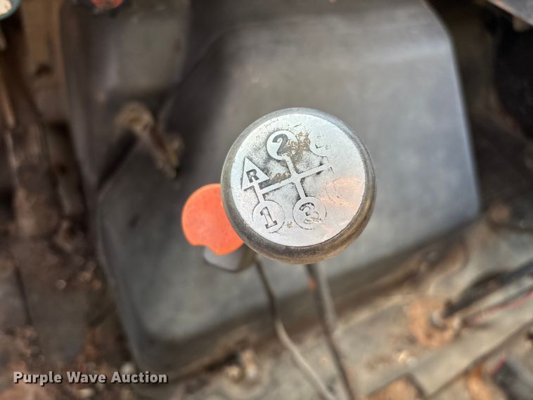 image for item ED2282 1990 International 4900 oil distributor truck