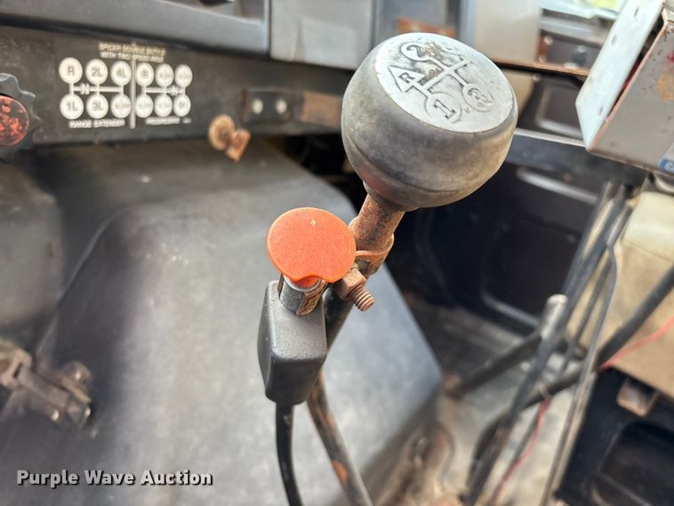 image for item ED2282 1990 International 4900 oil distributor truck