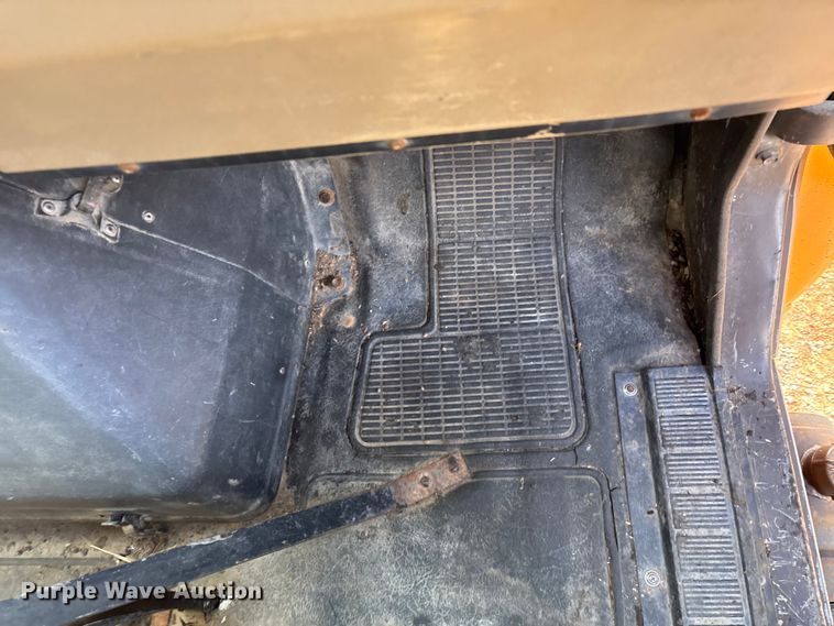 image for item ED2282 1990 International 4900 oil distributor truck