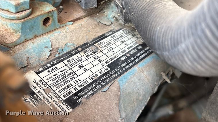 image for item ED2282 1990 International 4900 oil distributor truck