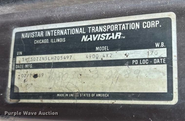 image for item ED2282 1990 International 4900 oil distributor truck