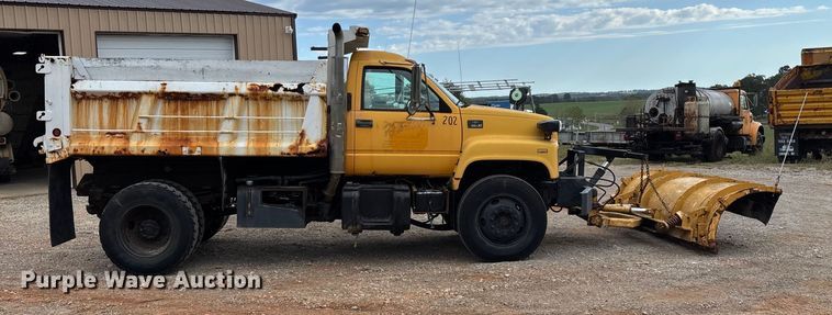 image for item ED2283 2002 Chevrolet C8500 dump truck