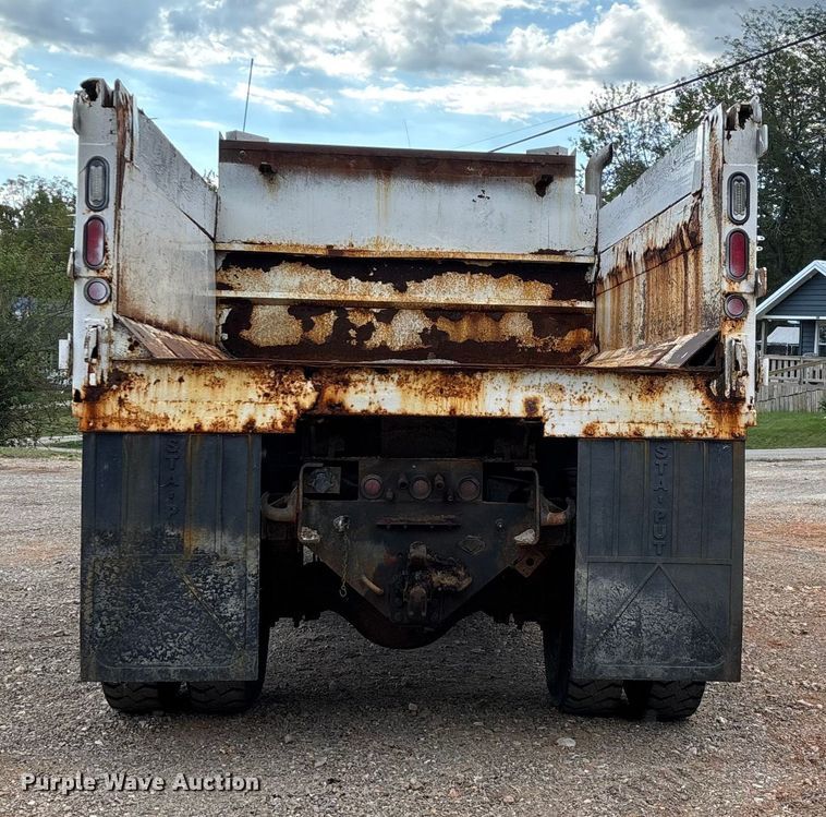 image for item ED2283 2002 Chevrolet C8500 dump truck