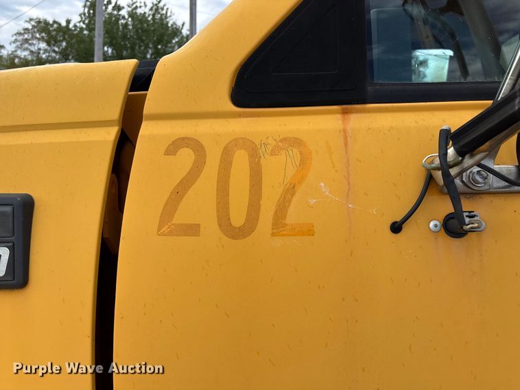 image for item ED2283 2002 Chevrolet C8500 dump truck