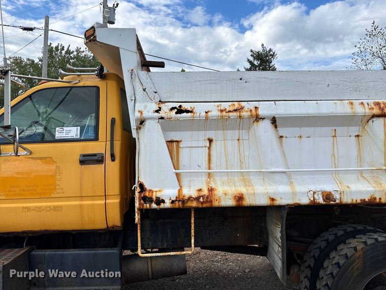 image for item ED2283 2002 Chevrolet C8500 dump truck