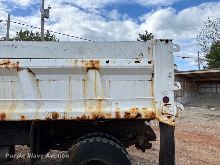 image for item ED2283 2002 Chevrolet C8500 dump truck