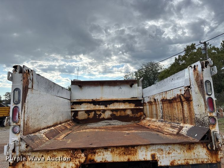 image for item ED2283 2002 Chevrolet C8500 dump truck