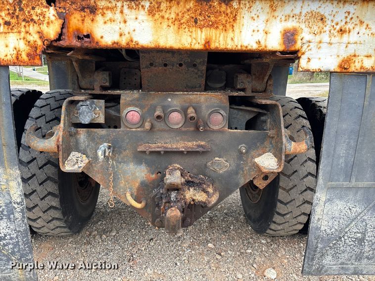 image for item ED2283 2002 Chevrolet C8500 dump truck