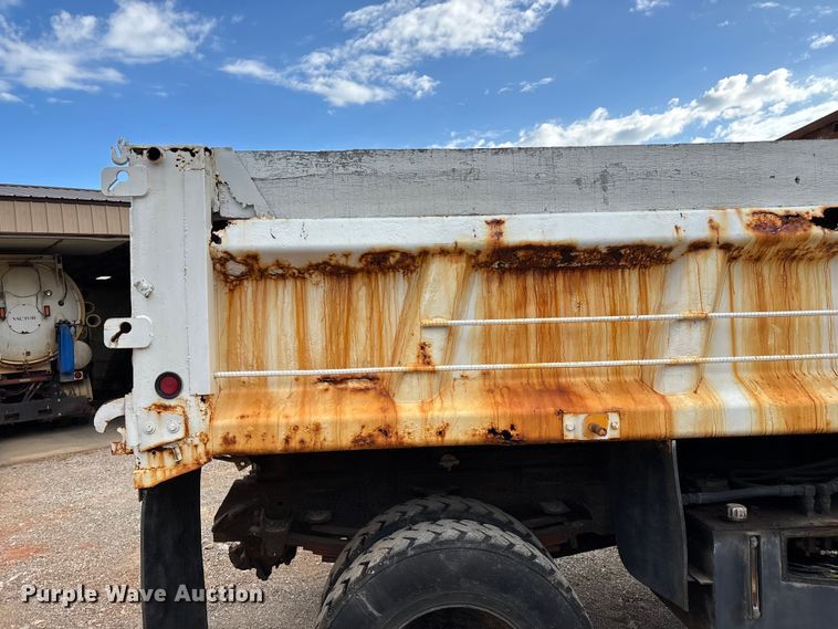 image for item ED2283 2002 Chevrolet C8500 dump truck
